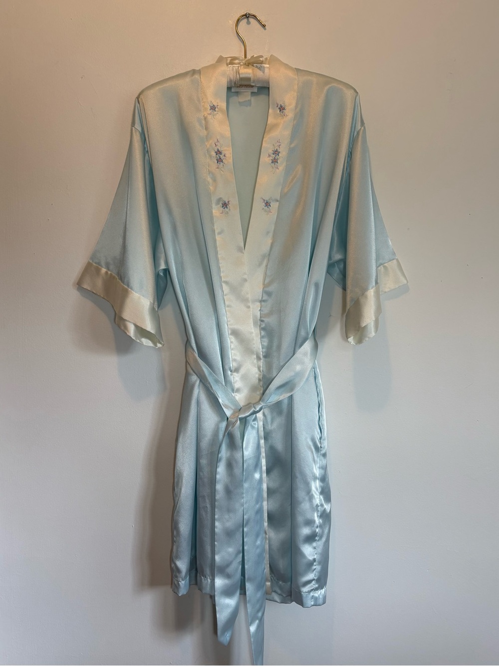 Vintage Barbizon Baby Blue Kimono Satin Wrap Robe M / L Floral Embroidery